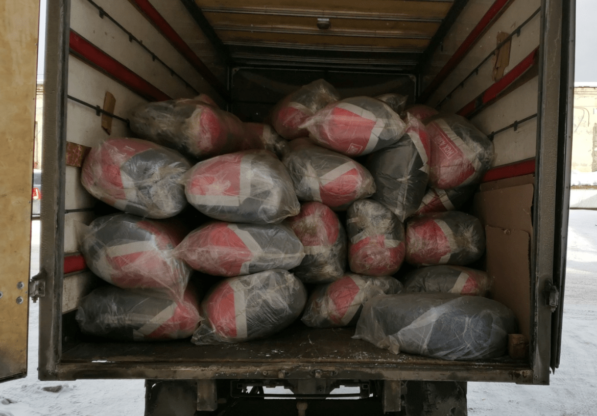 Спец. одежда в мешках (200 костюмов) из Нижнего Тагила